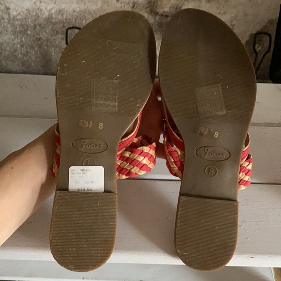 Cute woven style thong flip flops - Picture 2 of 4